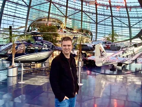 Pressefoto: Thomas Foster im Hangar-7 in Salzburg
